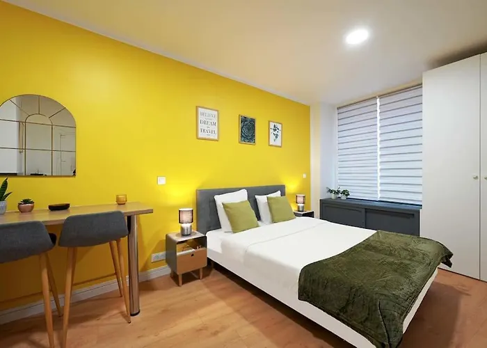 Modern, Bright And Fully Renovated